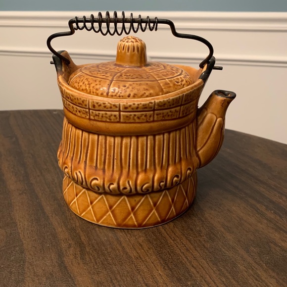 SOLD:  Quaker pot from Japan - Picture 3 of 5